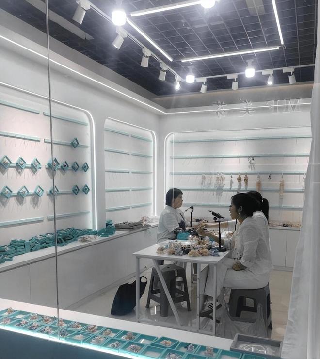 杭州网红经济遇挫广州店播闷声崛起麻将胡了模拟器流量泡沫彻底破裂(图3) 杭州网红经济遇挫广州店播闷声崛起麻将胡了模拟器流量泡沫彻底破裂(图3)